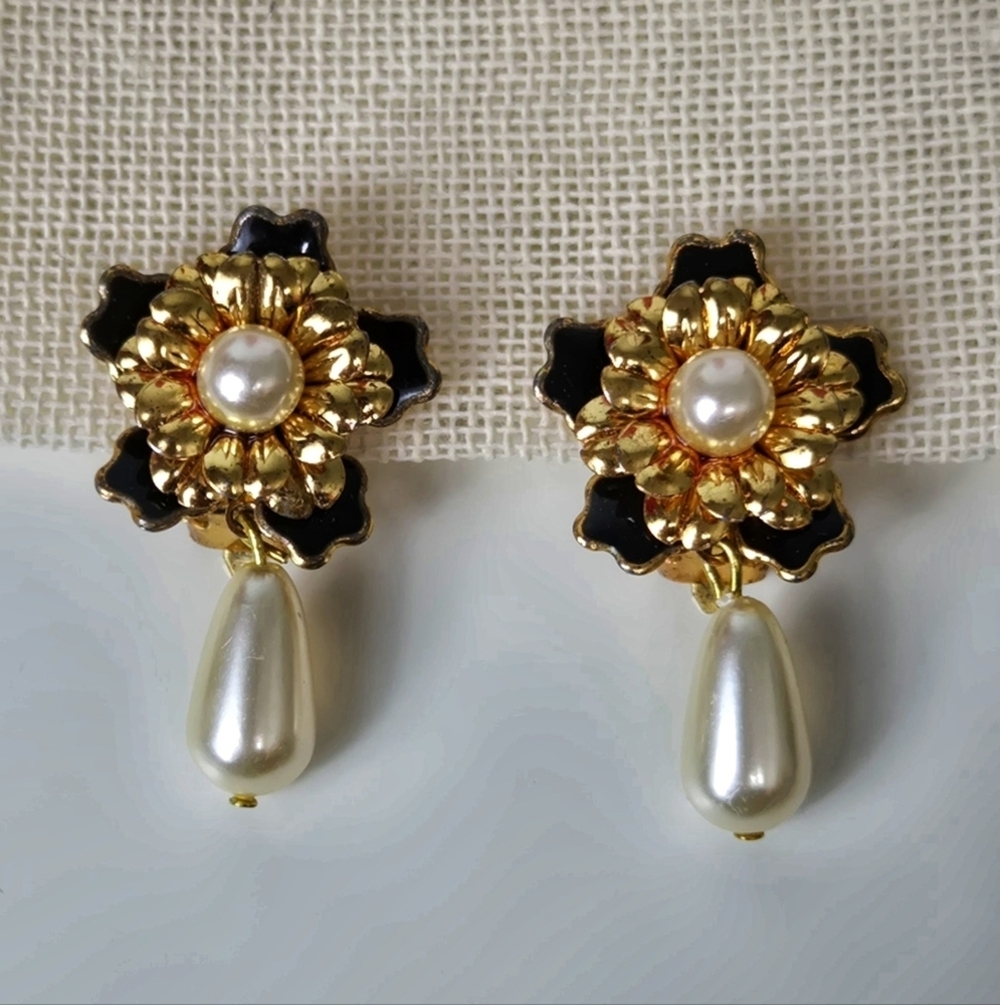 Elegant Gold and Black Enamel Floral Pearl Drop Clip Earrings - Picture 13 of 16